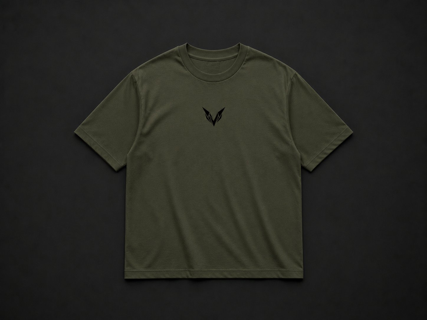 Remera verde oliva VORKA con logo negro
